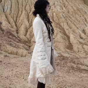 Chaqueta ligera con capucha de algodón estilo élfico para capas en capas en climas cálidos durante la primavera y el verano, con bolsillos. - Product Image 2