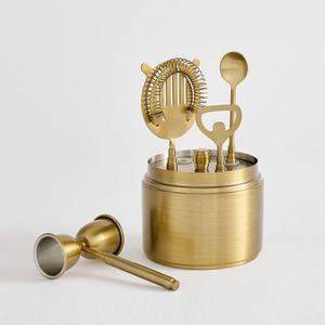 Seau à glace élégant et minimaliste en métal antique, isolé, avec une finition mate brossée et un couvercle à bouton cranté assorti - Product Image 4