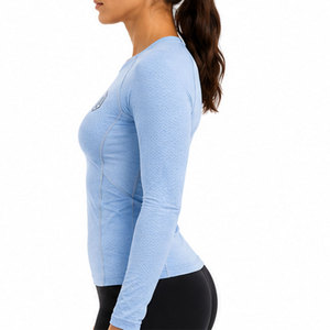 Camiseta Deportiva de Compresión Elite para Mujer con Construcción Ligera, Tejido Flexible de Alto Rendimiento y Gestión de la Humedad - Product Image 6
