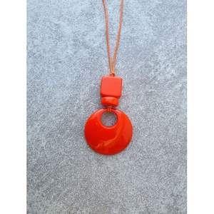 Collier élégant en résine et bois, style empilable, accessoires de mode en cristal - Product Image 3