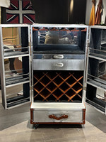 Armoire de rangement vintage en cuir pour vin, coffres et valises de style aviateur