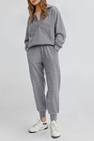 Ensemble de survêtement gris côtelé pour femme avec sweat-shirt demi-zip et pantalon long coupe droite, idéal pour l'automne, avec poches latérales et logo frontal