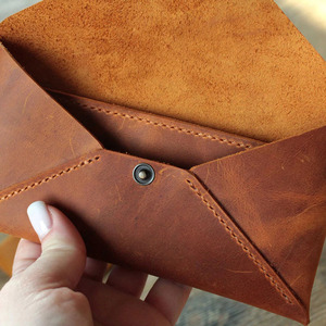 Organisateur d'enveloppes en cuir véritable de qualité supérieure, conçu pour les enveloppes de trésorerie, la gestion budgétaire, les reçus, les cartes et les voyages, en vente. - Product Image 3