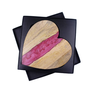 Planche à découper et à servir en bois de manguier en forme de cœur, faite à la main, avec résine époxy, au meilleur prix - Product Image 1