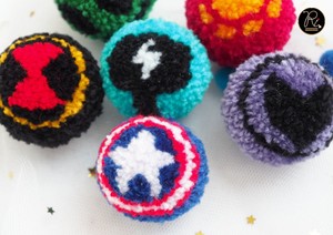 Magnifiques décorations en pompons acryliques pour robes, tels que les crop tops. Achetez directement auprès du fournisseur au prix de gros. - Product Image 3