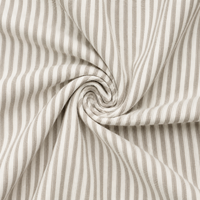 Tissu en coton imprimé floral vert menthe avec combinaison de tissu en coton rayé beige, textile doux et respirant pour la confection de kurtis.