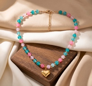 Collier de perles multi-pierres naturelles avec pendentif cœur plaqué or 18 carats, délicat collier ras-du-cou en pierres précieuses arc-en-ciel, bijoux en gros pour femmes - Product Image 6