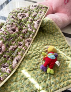 Reversible Cotton <b>Quilt</b> <b>Floral</b> Pattern Green Pink Yellow Striped Classic Style All Season Home Use - Product Image 4