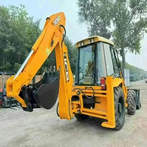 Chargeuse JCB 3CX professionnelle adaptée aux travaux routiers, aux excavations, au manutention de matériaux, à la préparation des chantiers et aux travaux de construction lourde - Product Image 2