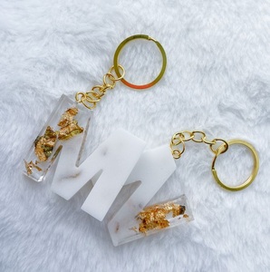 Porte-clés perlés, accessoires de bijouterie, vente en gros d'usine, cadeaux promotionnels, porte-clés en résine de la plus haute qualité, 100% faits à la main - Product Image 4