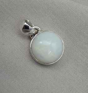 Pendentif rond en opale blanche naturelle, argent sterling 925, cabochon fait main, bijoux en pierres précieuses - Product Image 4