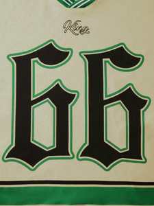 Maillot de sport surdimensionné en maille personnalisé avec col en V et impression de numéro, style streetwear, fournisseur OEM en gros - Product Image 2