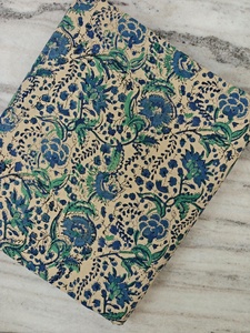 Tissu en coton 100% écologique de haute qualité, élégant, traditionnel, rose et vert olive, imprimé à la main, pour confection de robes. - Product Image 5