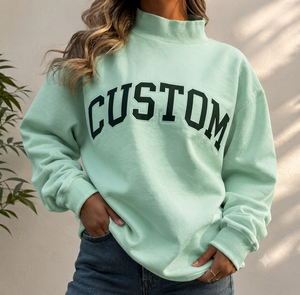 เสื้อสเวตเชิ้ตคอเต่าสีเขียวมิ้นท์สำหรับผู้หญิง พิมพ์ลายตัวอักษรตามสั่ง ผ้าฝ้าย 100% ทรงโอเวอร์ไซส์ สวมใส่สบายๆ สำหรับฤดูใบไม้ร่วง - Product Image 1