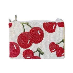 Portefeuille personnalisé avec pochette à monnaie en perles de semence au design cerise joli accessoire avec fermeture à glissière à la mode beau porte-monnaie - Product Image 1