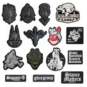 Patchs en caoutchouc PVC de haute qualité avec velcro, patchs en caoutchouc personnalisés avec logo en relief, badges de football 3D, patchs en PVC souple à vendre - Product Image 2