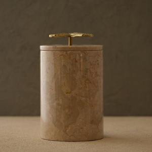 Poubelle en marbre haut de gamme avec poignée dorée, idéale pour l'aménagement intérieur de luxe et les cadeaux, provenant d'Inde. - Product Image 4
