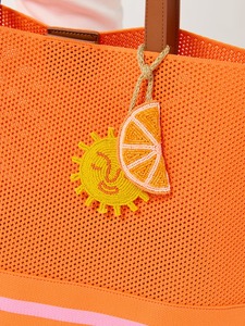 Llavero de aleación con bordado de flores y cuentas, hecho a mano, con diseño de hibisco, accesorio para bolso, cuentas de semillas, impermeable, duradero, llavero para coche - Product Image 2