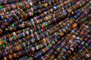 Perles Rondelles d'Opale Lisses Multicolores, 8 Pouces de Long, Opale Éthiopienne Naturelle Teinte Noire, Taille 2,5-3mm/3-5mm, Percées au Centre - Product Image 3