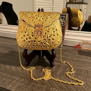 กระเป๋าคลัทช์ทรงสี่เหลี่ยมทองเหลืองทำมือ งานฝีมือประณีต ลายดอกไม้แกะสลักสไตล์วินเทจ สำหรับผู้หญิง ของชำร่วยงานแต่งงาน ของขวัญเจ้าสาว - Product Image 4