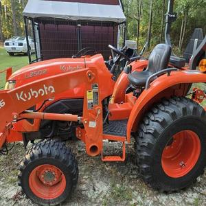 Tractor L2502HST 4x4 de 40HP, Entrega Rápida, Compre Hoy, Calidad Premium, Motor Compacto y Versátil, Confiable para Cualquier Sitio de Trabajo - Product Image 2