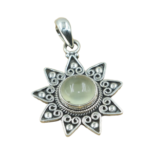 Colgante de prehnita verde hecho a mano, plata de ley 925, diseño de flor de sol, joyería vintage boho, regalo para mujeres, hombres y mujeres (unisex) - Product Image 1
