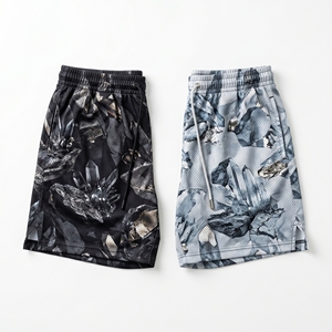 Pantalones cortos de malla con gráfico personalizado de cráter de asteroide en la superficie lunar, pantalones cortos deportivos de entrenamiento de baloncesto por sublimación para hombre - Product Image 3