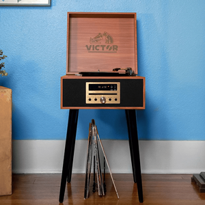 Victor Newbury centro musicale radiofonico domestico 8-in-1 con gambe all'altezza della sedia - Product Image 3