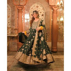 Vestido de Georgette con Bordado de Lentejuelas y Dupatta Verde - Product Image 1