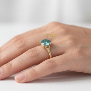 Anillo de Compromiso de Oro de 10K con Diamante Cultivado en Laboratorio de Corte Redondo, Anillo de Boda con Seis Puntas y Piedras Laterales, Joyería Fina para Mujer - Product Image 4