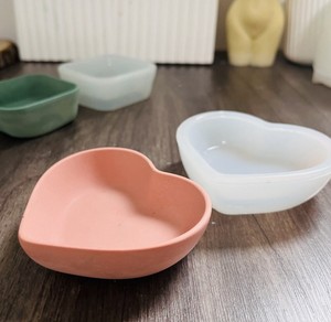 Plato Decorativo de Resina con Forma de Corazón, Organizador Elegante para Cosméticos, Joyas, Accesorios, Baño y Dormitorio - Product Image 3