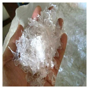 Flocons de PET transparents, provenant de bouteilles, pour la production de granulés de résine PET recyclée, en conteneur de chargement - Product Image 3