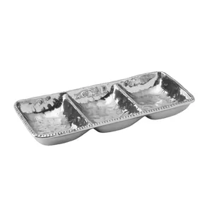 Plateau de service rectangulaire en métal avec trois compartiments, design classique poli, vaisselle artisanale - Product Image 1
