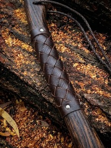 ขวานโทมาฮอว์กสไตล์ไวกิ้ง ด้ามไม้ พร้อมปลอกหนัง สำหรับใช้เอาตัวรอด - Product Image 3