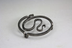 Dessous de plat décoratif sculpté en métal pour table à manger conçu avec des motifs complexes pour améliorer élégamment le style intérieur de la maison - Product Image 5