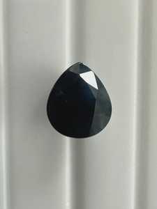 Saphir noir naturel taille poire, grande taille, pierre précieuse africaine de couleur nuit, extraite de la terre, pierre brute pour la fabrication de bijoux fins - Product Image 4