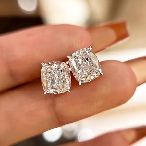Pendientes de botón clásicos de moissanita 925 con corte de cojín efecto hielo triturado para mujer, en plata de ley con baño de oro blanco, amarillo y rosa - Product Image 2