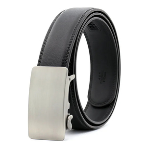 Ceinture en cuir de vachette noir avec boucle rectangulaire argentée, style formel, durable, moulage monobloc - Product Image 1