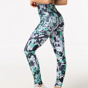 Leggings noirs pour femmes, design unique pour la gym et les activités de plein air, leggings tendance, logo personnalisé et entièrement personnalisables, extensibles et sans coutures - Product Image 3