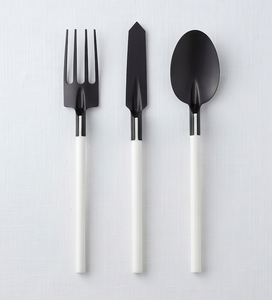 Ensemble de couverts minimalistes noirs avec poignées blanches, finition mate, couverts en métal durables pour le camping et la cuisine - Product Image 1