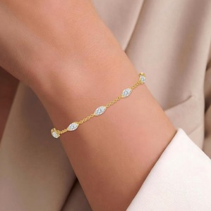 Bracelet chaîne luxueux en or rose 9 carats avec diamants de laboratoire de taille marquise, 2,51 CTW - Product Image 5