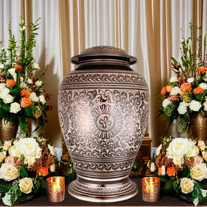 Urne funéraire artisanale en laiton avec gravure florale élégante pour cendres humaines – Décoration commémorative intemporelle pour la maison ou la cérémonie funéraire - Product Image 2