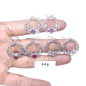 Boucles d'oreilles charmantes en argent sterling 925 avec pierre précieuse améthyste naturelle de forme ronde dans un design circulaire, prix de gros - Product Image 1