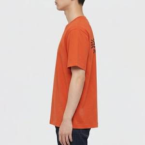 Nouveaux t-shirts pour hommes RTS High Demands, logo personnalisé imprimé, couleur orange, style streetwear, col rond, tissu respirant et confortable. - Product Image 3