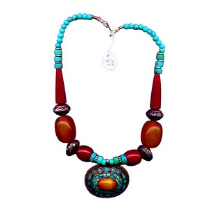 Collar bohemio con piedras turquesas – Joyería tribal hecha a mano con cuentas – Collar de joyería bohemia rústica para mujer - Product Image 6
