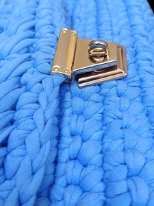 กระเป๋าถือมินิแบบสะพายข้างถักโครเชต์สีฟ้าอ่อน - Product Image 4