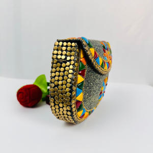 Bolso de Mano Estilo Vintage con Mosaico de Piedras y Escultura de Aluminio Pulido Chapado en Oro Antiguo Moderno, Bolso de Fiesta para Mujer con Pedrería - Product Image 4