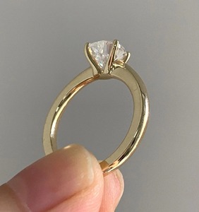 แหวนเพชรทรงหัวใจ 1 กะรัต เพชรเลี้ยงในห้องปฏิบัติการ ทองคำแท้ 14K สีเหลือง ดีไซน์ขอบเรียวบาง สำหรับหมั้น แต่งงาน และขอแต่งงาน - Product Image 3