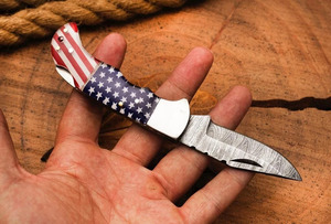 Couteau pliant artisanal en acier Damas, manche drapeau américain, bolster en laiton, couteau de poche EDC, vente en gros, fabricant - Product Image 2