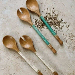 Achetez un ensemble de couverts modernes en bois naturel, comprenant des fourchettes et des cuillères en bois de haute qualité pour la cuisine et la découpe du fromage. - Product Image 1